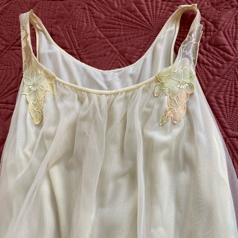 AUTHENTIC VINTAGE 1960’s Négligée